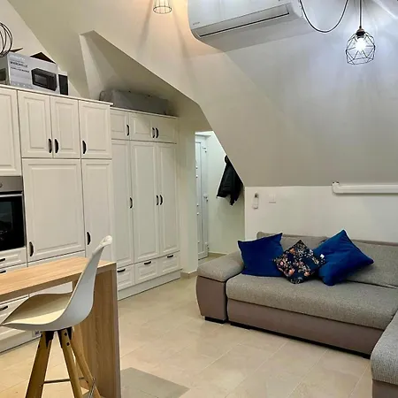 Foeldvarloft Apartament *