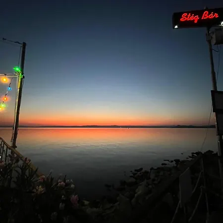 Foeldvarloft Apartament *